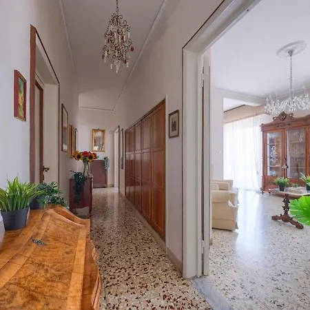 Esclusivo Fiorentino 120mq Netflix, Ac Apartment Florence
